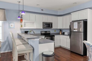 Full-sized fridge, microwave, stovetop, dishwasher