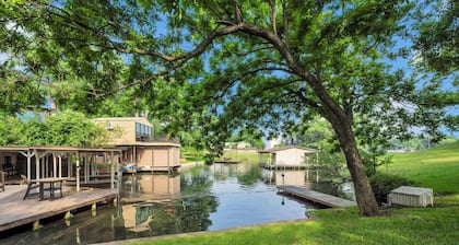 R&R on LBJ-Waterfront home in a peaceful cove