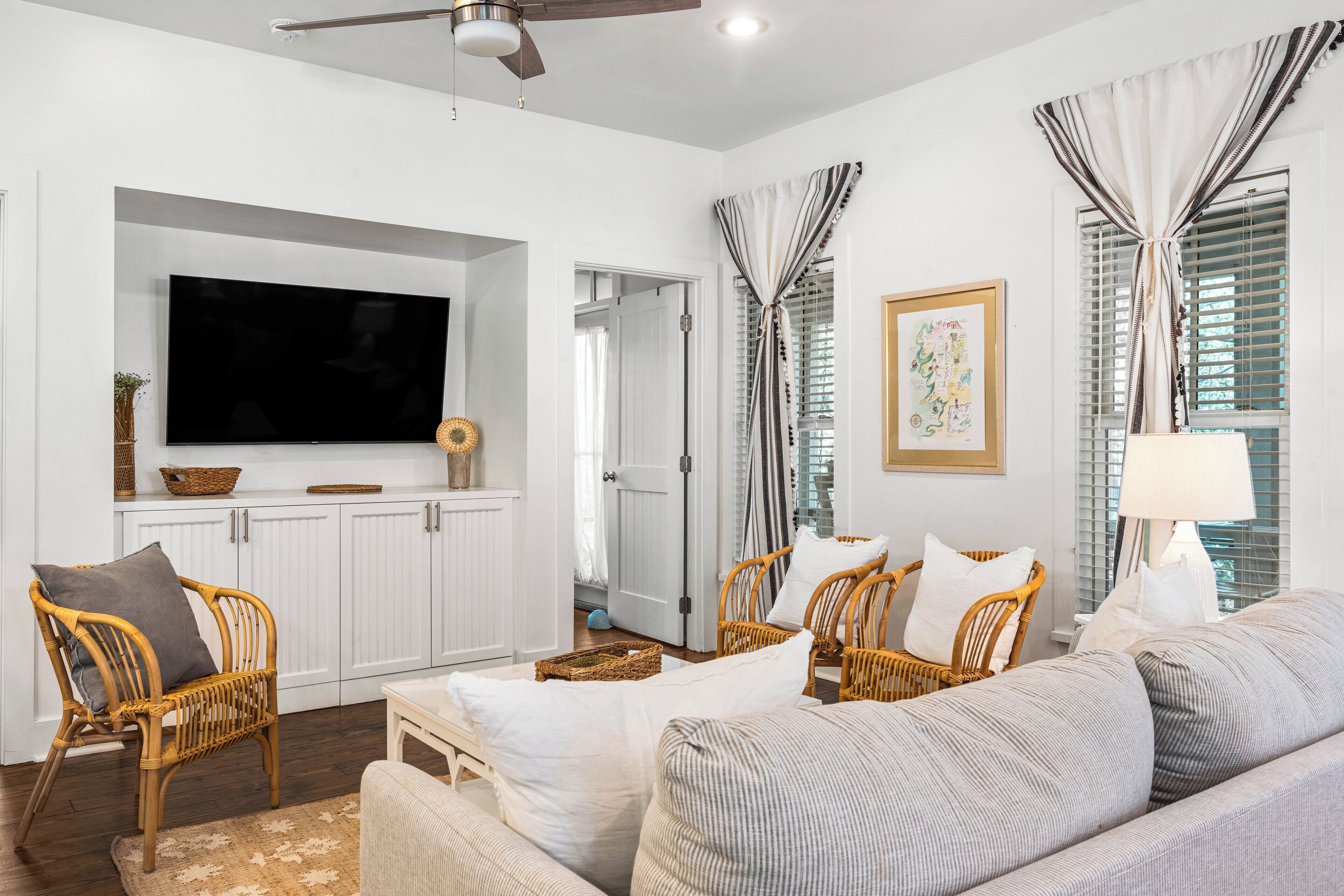 The Story House • Pet Friendly • Easy walk to beach