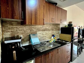 Private kitchen - Enjoy your stay as you are home, spacious place, nice terrace, prime location (Dubai)