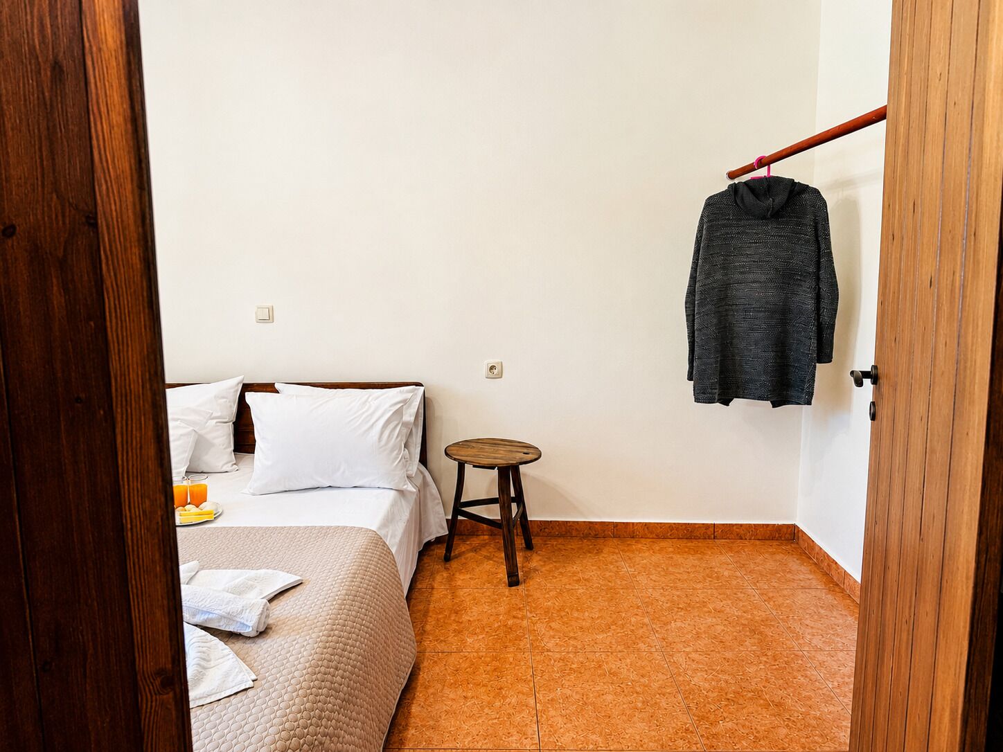 1 slaapkamer, een strijkplank/strijkijzer, wifi, beddengoed