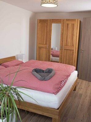 2 quartos, Wi-Fi de cortesia, roupa de cama