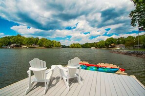 Property grounds - Modern 4BR Lakefront Home w/Pool, Patio & Pets OK (Charlotte)