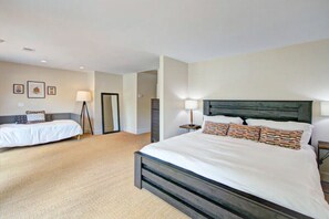 4 Schlafzimmer, Schreibtisch, Bügeleisen/Bügelbrett, Reisekinderbett