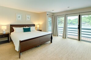 4 bedrooms, desk, iron/ironing board, travel crib - Modern 4BR Lakefront Home w/Pool, Patio & Pets OK (Charlotte)