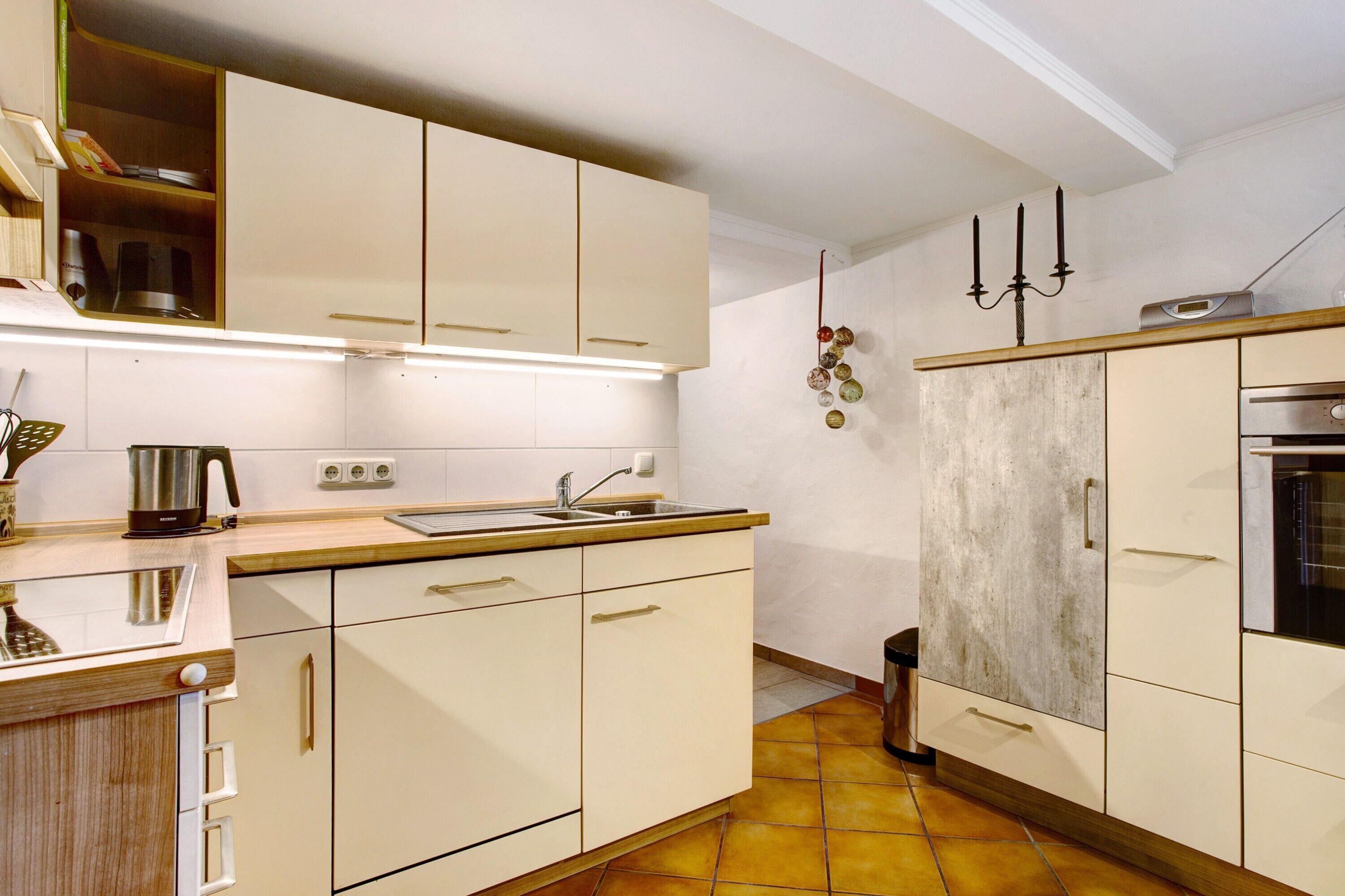 Kühlschrank, Ofen, Herdplatte, Geschirrspüler