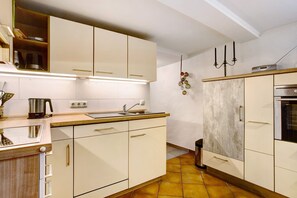 Geladeira, fogão, cooktop, lava-louças