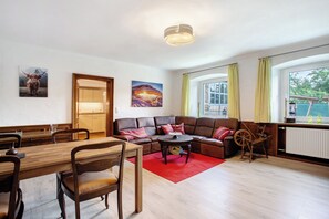 TV, DVD-spiller, bordtennis og stereoanlegg