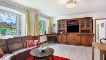 Télévision, lecteur de DVD, table de tennis de table, chaßne hi-fi