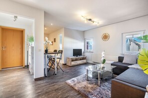 TV - Apartment 'Haus Sonne' with Wi-Fi (Limbach-Oberfrohna)