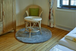 TV, lareira, mesa de pingue-pongue, aparelho de som