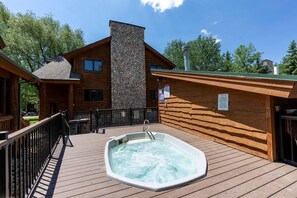 Tina de hidromasaje al aire libre