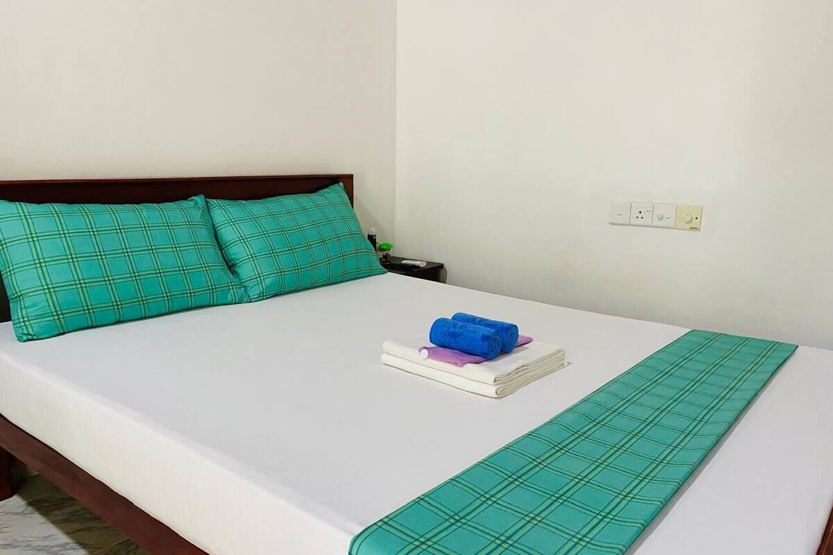 Deluxe tweepersoonskamer, 1 queensize bed, uitzicht op tuin | Pillowtop-bedden, een bureau, geluiddichte muren, gratis wifi
