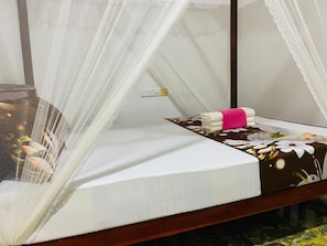 Basic-Doppelzimmer, 1 Queen-Bett, Nichtraucher | Pillowtop-Betten, Schreibtisch, schallisolierte Zimmer, kostenloses WLAN