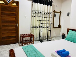 Colchones con pillow-top, escritorio y sistema de insonorización 