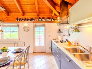 Kjøleskap, mikrobølgeovn, ovn og oppvaskmaskin