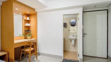 Shower, towels