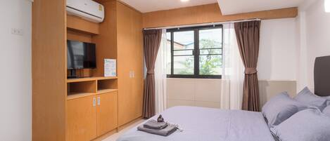 Free WiFi, bed sheets