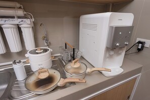 Shared kitchen facilities - Homies Ratchada Hotel (Bangkok)