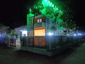 Mặt tiền nơi lưu trú