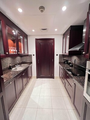 Private kitchen - 1BR apartment with incredible Burj Khalifa view (Dubai)