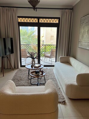 TV - 1BR apartment with incredible Burj Khalifa view (Dubai)