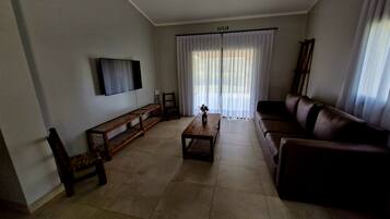 House, 3 Bedrooms | Living area | 40-inch LED TV with cable channels, pay films