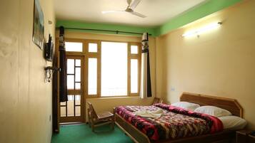 Classic Double Room | Hypo-allergenic bedding, soundproofing, free WiFi, bed sheets