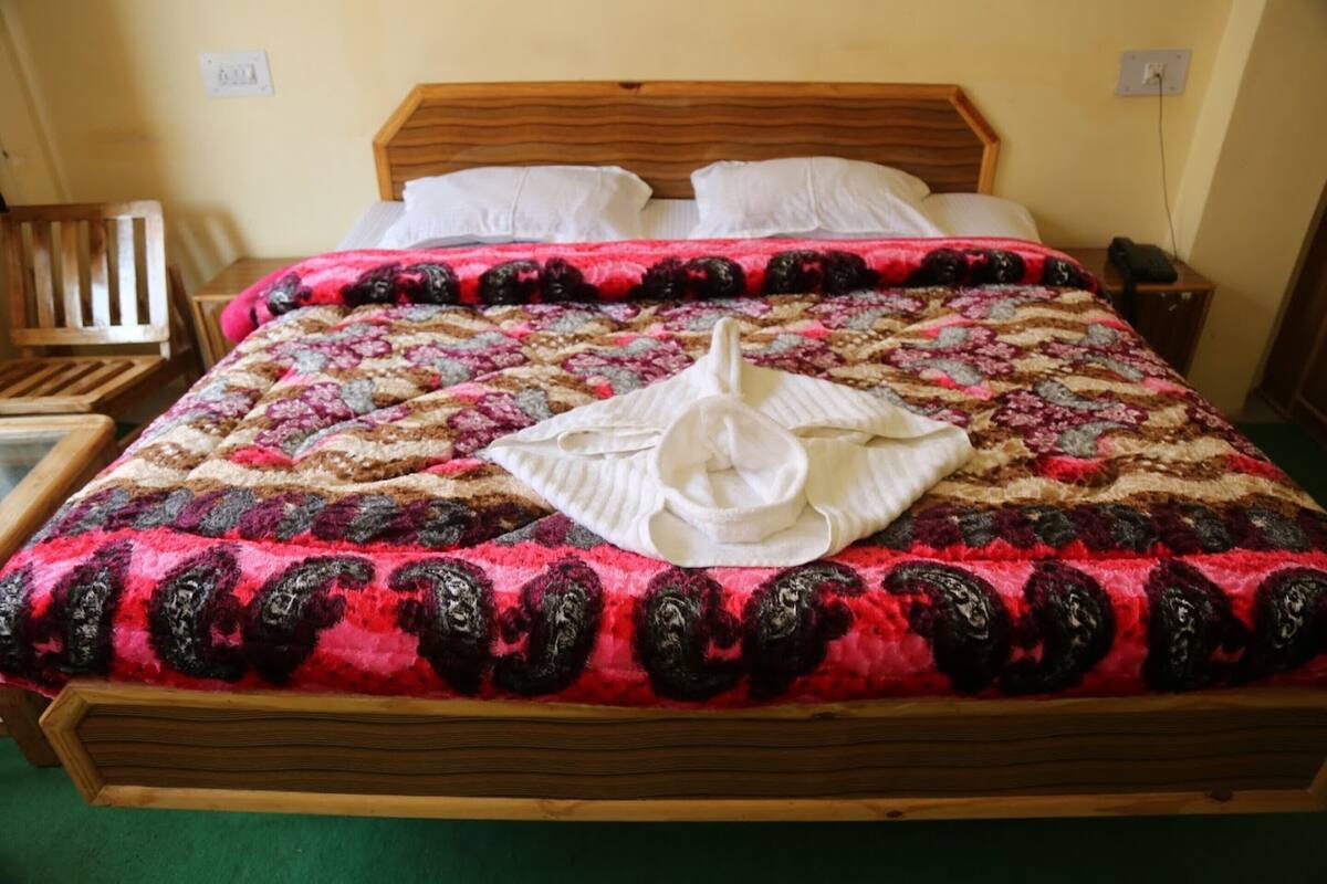 Basic Double Room | Hypo-allergenic bedding available, soundproofing, WiFi (free)