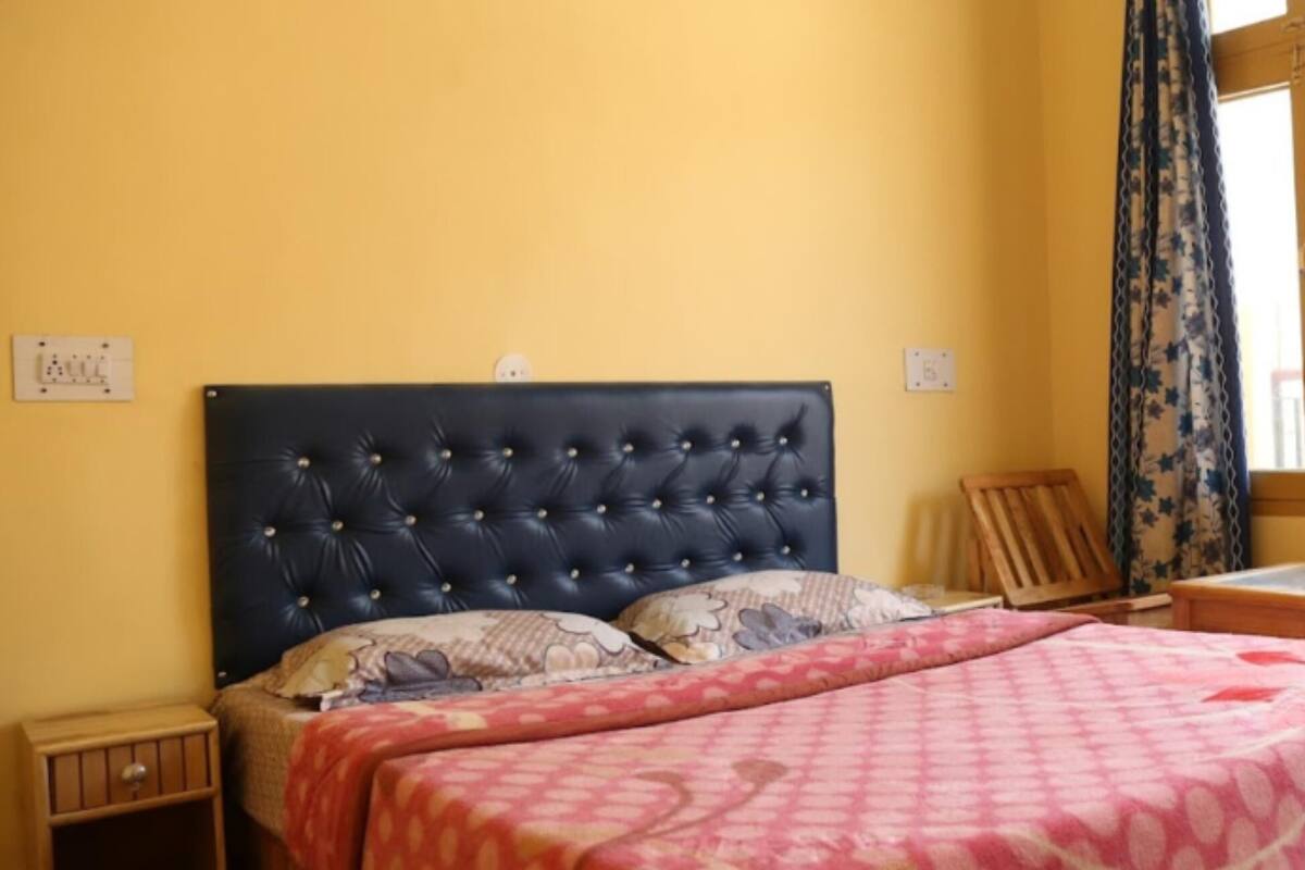 Deluxe Double Room | Hypo-allergenic bedding available, soundproofing, WiFi (free)