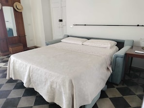 2 chambres, fer et planche à repasser, Wi-Fi gratuit, draps fournis