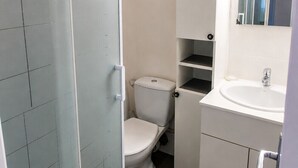 A bathroom with a glass shower enclosure, a toilet, and a sink with a mirror above it. - Nice studio 4 pers near the slopes (Orcières)