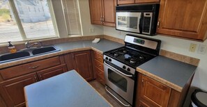 Fridge, microwave, coffee/tea maker, toaster - Desert Haven Resort Perfect for Active Couples Seeking Adventure (Jacumba Hot Springs)