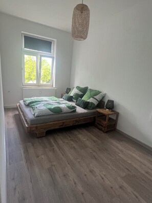 1 bedroom, internet, bed sheets