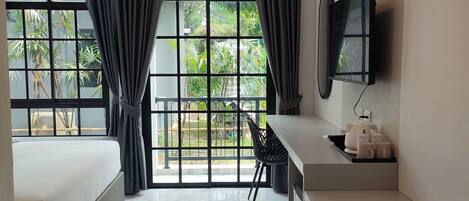 Deluxe Room | Minibar, desk, laptop workspace, free WiFi