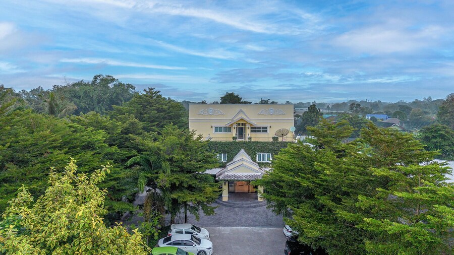 The target residence & resort