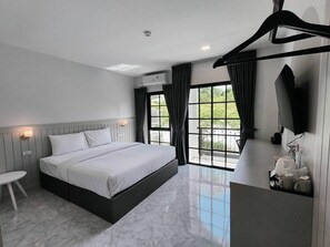 King Room with Balcony | Minibar, desk, laptop workspace, free WiFi - The target residence & resort (Chiang Rai)