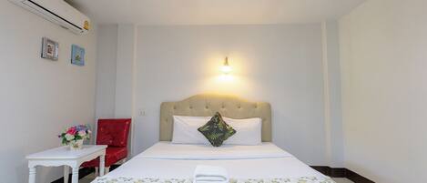 Phòng, 1 giường cỡ king | Bàn, khu vực làm việc phù hợp cho laptop