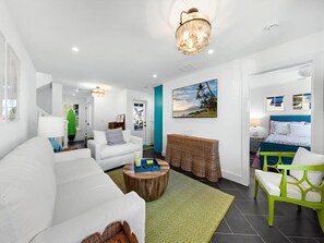 4 bedrooms, iron/ironing board, free WiFi - Stunning Ocean-Side 4 Bedroom Property with a Hot Tub and Endless Views (Peahala Park)
