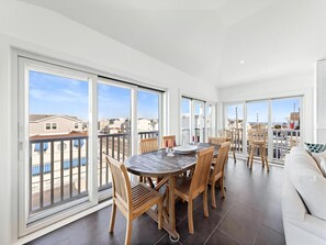 Dining - Stunning Ocean-Side 4 Bedroom Property with a Hot Tub and Endless Views (Peahala Park)