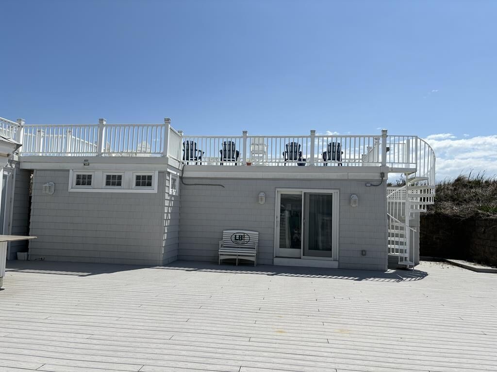 OCEANFRONT Adorable Cottage! Perfect For a Couple or Small Family of 4!