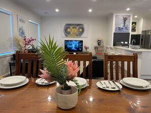 Dining - Entire Spacious Modern 5 bedroom Family friendly home in Wallan (Wallan)