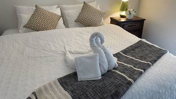 5 bedrooms, desk, iron/ironing board, free WiFi