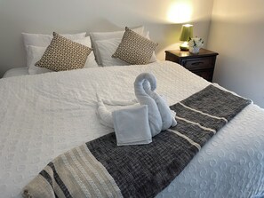 5 bedrooms, desk, iron/ironing board, free WiFi - Entire Spacious Modern 5 bedroom Family friendly home in Wallan (Wallan)