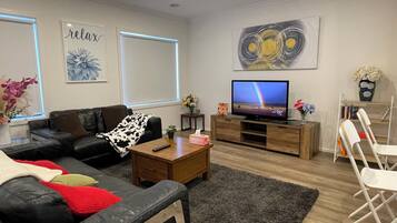 Smart TV, books, stereo