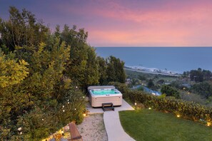 Outdoor spa tub - Stardust by AvantStay | Views, Hot Tub, Pool Table (Malibu)