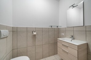 Shower, towels - 0807BS - Garda Lido Red (Padenghe sul Garda)