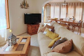 Een smart-tv en een open haard