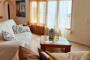 Een smart-tv en een open haard