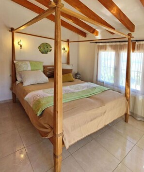 4 slaapkamers, een strijkplank/strijkijzer, gratis wifi